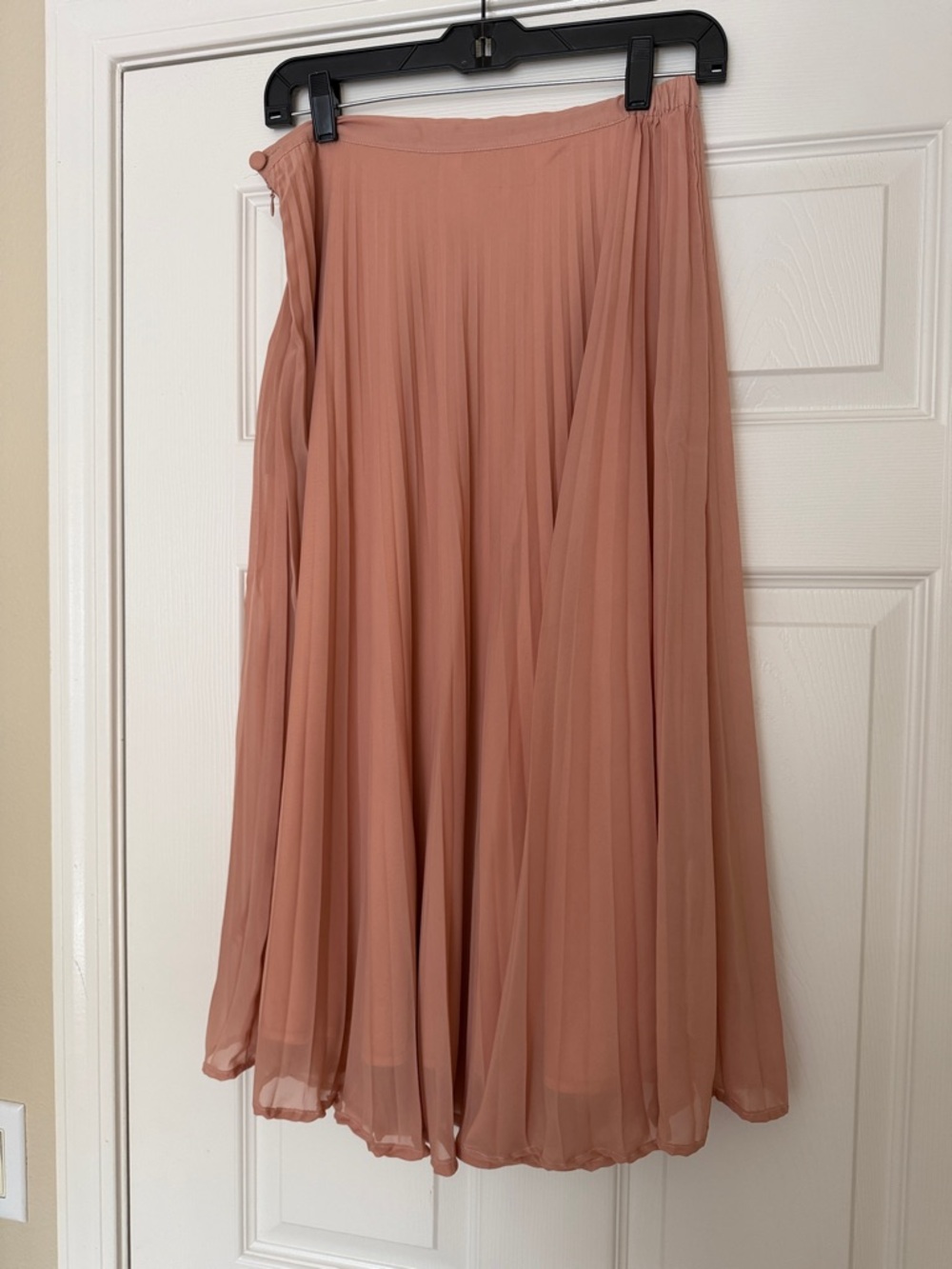 Flowing Pleated Midi Skirt in Dusty Rose